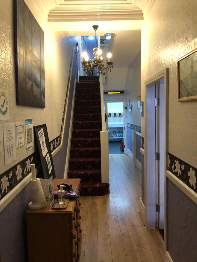 Ultimate Family Guest House Blackpool Exterior photo