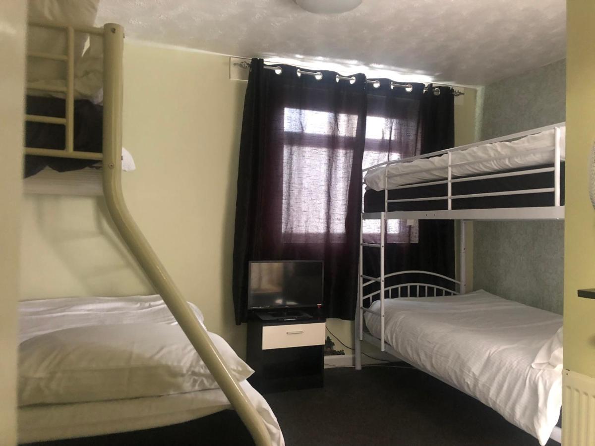 Ultimate Family Guest House Blackpool Exterior photo